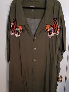 Men's Kingsize Olive Green With Tiger Button Down Shirt 7 XLBIG
